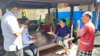 BAWASLU Buleleng saat melakukan uji petik data pemilih berkelanjutan di salah satu desa di Kecamatan Gerokgak, Rabu (2/2/2022). Foto: ist BAWASLU Buleleng saat melakukan uji petik data pemilih berkelanjutan di salah satu desa di Kecamatan Gerokgak, Rabu (2/2/2022). Foto: ist