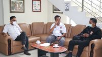 ANGGOTA Bawaslu Tabanan melakukan kunjungan ke Kantor KPU Tabanan, dalam rangka koordinasi tentang PDPB dan hasil faktual uji petik, Senin (21/2/2022). Foto: ist ANGGOTA Bawaslu Tabanan melakukan kunjungan ke Kantor KPU Tabanan, dalam rangka koordinasi tentang PDPB dan hasil faktual uji petik, Senin (21/2/2022). Foto: ist