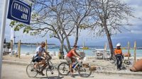 AKTIVITAS ekonomi di kawasan Gili Trawangan, KLU yang kini mulai bangkit dengan adanya beberapa wisatawan yang beraktivitas di salah satu distinasi unggulan di NTB tersebut. Foto: rul AKTIVITAS ekonomi di kawasan Gili Trawangan, KLU yang kini mulai bangkit dengan adanya beberapa wisatawan yang beraktivitas di salah satu distinasi unggulan di NTB tersebut. Foto: rul