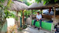 GUBERNUR NTB, Zulkieflimansyah, saat meninjau salah satu rumah warga di sekitar Sirkuit Mandalika yang sudah disulap menjadi homestay dan sarhunta oleh pemerintah. Foto: rul GUBERNUR NTB, Zulkieflimansyah, saat meninjau salah satu rumah warga di sekitar Sirkuit Mandalika yang sudah disulap menjadi homestay dan sarhunta oleh pemerintah. Foto: rul