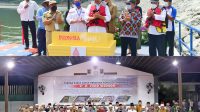 TOHIR Royaldi dan Bupati serta tokoh masyarakat KSB mengunggah rasa syukur saat Presiden Jokowi meresmikan bendungan Bintan Bano, beberapa waktu lalu. Foto: rul TOHIR Royaldi dan Bupati serta tokoh masyarakat KSB mengunggah rasa syukur saat Presiden Jokowi meresmikan bendungan Bintan Bano, beberapa waktu lalu. Foto: rul