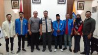 TAUPIK Hidayat, Ketua KNPI NTB versi kubu Raden Andreas Nandiwardana, didampingi jajaran pengurus menemui Gubernur Zulkieflimansyah bersama Kadispora Lalu Surya Bahari di pendopo Gubernur setempat. Foto: rul TAUPIK Hidayat, Ketua KNPI NTB versi kubu Raden Andreas Nandiwardana, didampingi jajaran pengurus menemui Gubernur Zulkieflimansyah bersama Kadispora Lalu Surya Bahari di pendopo Gubernur setempat. Foto: rul