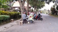 PEDAGANG KAKI LIMA