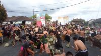 Pelaksanaan tradisi siat sarang di Desa Adat Selat,