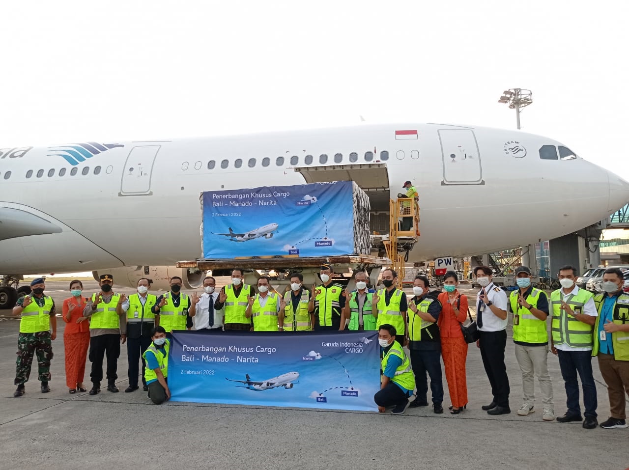 PESAWAT Garuda Indonesia GA 881 yang melayani rute internasional Narita - Bandara Ngurah Rai. Foto: dok