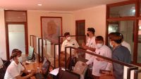 SEKDA Alit Wiradana meninjau pelayanan di Mal Pelayanan Publik (MPP) Sewaka Dharma, Lumintang, Denpasar, Kamis (17/2/2022). Foto: ist SEKDA Alit Wiradana meninjau pelayanan di Mal Pelayanan Publik (MPP) Sewaka Dharma, Lumintang, Denpasar, Kamis (17/2/2022). Foto: ist