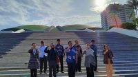 WAKIL Ketua DPR RI Rachmat Gobel saat bersama Wagub Sitti Rohmi Djalilah dan empat kepala daerah dari Nasdem, serta Ketua Bappilu Teritori Bali-Nusra, Julie S. Laiskodat. Foto: ist WAKIL Ketua DPR RI Rachmat Gobel saat bersama Wagub Sitti Rohmi Djalilah dan empat kepala daerah dari Nasdem, serta Ketua Bappilu Teritori Bali-Nusra, Julie S. Laiskodat. Foto: ist