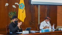 WAWALI Arya Wibawa bersama Sekda Alit Wiradana, saat memimpin rakor penanganan Covid-19 di Ruang Praja Utama, Kantor Wali Kota Denpasar, Kamis (3/2/2022). Foto: rap WAWALI Arya Wibawa bersama Sekda Alit Wiradana, saat memimpin rakor penanganan Covid-19 di Ruang Praja Utama, Kantor Wali Kota Denpasar, Kamis (3/2/2022). Foto: rap