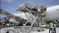 bandara-lombok-layani-kedatangan-pembalap-dan-logistik-motogp-2022-220208180101