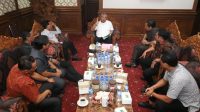 Ketua DPRD Badung I Putu Parwata saat mengumpulkan para pimpinan AKD