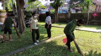 Pelanggar prokes disanksi menyapu
