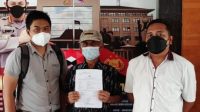 duama dipolisikan KORBAN didampingi kuasa hukum saat melapor ke Polda Bali. Foto: ist
