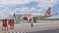 MASKAPAI Air Asia yang melayani rute Kuala Lumpur - Lombok - Kuala Lumpur bakal kembali beroperasi lagi melayani rute yang sempat terhenti akibat pemberlakuan lockdown pemerintah Malaysia selama pandemi Covid-19. Foto: ist MASKAPAI Air Asia yang melayani rute Kuala Lumpur - Lombok - Kuala Lumpur bakal kembali beroperasi lagi melayani rute yang sempat terhenti akibat pemberlakuan lockdown pemerintah Malaysia selama pandemi Covid-19. Foto: ist