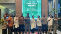 GUBERNUR Zulkiflimansyah didampingi Kadis PUPR dan sejumlah pejabat Pemprov saat bertemu dengan petinggi dan CEO AirAsia Indonesia, Veranita Yosephine, di Jakarta. Foto: ist GUBERNUR Zulkiflimansyah didampingi Kadis PUPR dan sejumlah pejabat Pemprov saat bertemu dengan petinggi dan CEO AirAsia Indonesia, Veranita Yosephine, di Jakarta. Foto: ist
