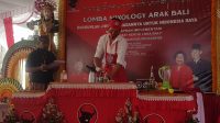 PESERTA mixology arak bali menunjukan aksinya. Foto: adi PESERTA mixology arak bali menunjukan aksinya. Foto: adi