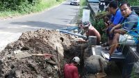 PETUGAS teknis di lapangan disiagakan Perumda Air Minum TAB Tabanan, sebagai upaya mengoptimalkan pelayanan selama libur Lebaran. Foto: ist PETUGAS teknis di lapangan disiagakan Perumda Air Minum TAB Tabanan, sebagai upaya mengoptimalkan pelayanan selama libur Lebaran. Foto: ist