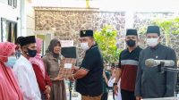 Penyaluran insentif kepada guru ngaji dan P3N