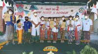 KEPALA Dinas Pendidikan Kepemudaan dan Olahraga Kota Denpasar, AA Gede Wiratama; bersama Nengah Sujani foto bersama siswa SD peraih juara lomba ekstern di SMPN 14 Denpasar. Foto: ist KEPALA Dinas Pendidikan Kepemudaan dan Olahraga Kota Denpasar, AA Gede Wiratama; bersama Nengah Sujani foto bersama siswa SD peraih juara lomba ekstern di SMPN 14 Denpasar. Foto: ist