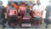 WAKAPOLRES Tabanan, Kompol Doddy Monza, saat merilis kasus narkoba, berikut lima tersangka dan sejumlah barang bukti yang ada, Selasa (26/4/2022). Foto: ist WAKAPOLRES Tabanan, Kompol Doddy Monza, saat merilis kasus narkoba, berikut lima tersangka dan sejumlah barang bukti yang ada, Selasa (26/4/2022). Foto: ist