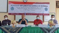 KADISDIKPORA Kota Denpasar, AA Gede Wiratama; didampingi Kasek Wayan Sugianta dan dr. I Kadek Sukamertha, saat membuka workshop Implementasi Kurikulum Merdeka, Jumat (27/5/2022). Foto: tra KADISDIKPORA Kota Denpasar, AA Gede Wiratama; didampingi Kasek Wayan Sugianta dan dr. I Kadek Sukamertha, saat membuka workshop Implementasi Kurikulum Merdeka, Jumat (27/5/2022). Foto: tra