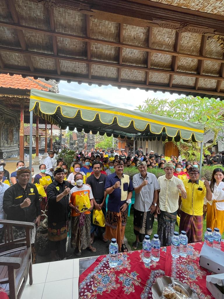 ARSA Linggih saat komunikasi politik untuk mengenalkan diri kepada masyarakat di Desa Penarungan, Mengwi, Badung beberapa waktu lalu. Foto: ist