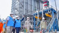 DIREKTUR Utama PLN, Darmawan Prasodjo (kiri) saat memantau keandalan listrik di Gardu Induk Bantul di Yogyakarta. Foto: ist DIREKTUR Utama PLN, Darmawan Prasodjo (kiri) saat memantau keandalan listrik di Gardu Induk Bantul di Yogyakarta. Foto: ist