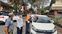 Dishub stiker pelangar parkir