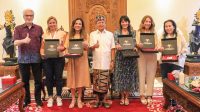Gubernur Koster tampak berfoto bersama dengan rombongan Kota Matoshinos, Portugal.