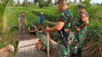 KARYA bakti pembuatan jalan usaha tani dan saluran irigasi di Desa Babakan, Kecamatan Gianyar, Sabtu (21/5/2022). Foto: adi KARYA bakti pembuatan jalan usaha tani dan saluran irigasi di Desa Babakan, Kecamatan Gianyar, Sabtu (21/5/2022). Foto: adi