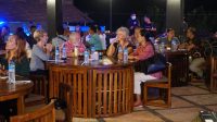 Kegiatan diskusi antara Bupati Lobar dan para pelaku pariwisata.