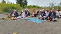 DESA Adat Batur menggelar pecaruan di puncak Gunung Batur, Rabu (4/5/2022) pagi untuk menyucikan kembali kawasan Gunung Batur, Kecamatan Kintamani, Bangli setelah ada bule menari telanjang. Foto: ist DESA Adat Batur menggelar pecaruan di puncak Gunung Batur, Rabu (4/5/2022) pagi untuk menyucikan kembali kawasan Gunung Batur, Kecamatan Kintamani, Bangli setelah ada bule menari telanjang. Foto: ist