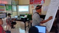 PROSES penghitungan suara Pemilihan Perbekel (Pilkel) di Desa Amerta Bhuana, Selat, Karangasem. Pada Pilkel Serentak di 51 desa di Kabupaten Karangasem, Sabtu (21/5/2022), tercatat 16 petahana tumbang. Foto: ist PROSES penghitungan suara Pemilihan Perbekel (Pilkel) di Desa Amerta Bhuana, Selat, Karangasem. Pada Pilkel Serentak di 51 desa di Kabupaten Karangasem, Sabtu (21/5/2022), tercatat 16 petahana tumbang. Foto: ist
