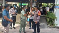 PERSONEL Polsek Gianyar melaksanakan pengamanan dan pendisiplinan protokol kesehatan di Bali Safari and Marine Park. Foto: adi PERSONEL Polsek Gianyar melaksanakan pengamanan dan pendisiplinan protokol kesehatan di Bali Safari and Marine Park. Foto: adi