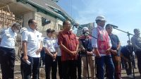 MENHUB Budi Karya; didampingi Gubernur Koster; dan Wali Kota Jaya Negara, saat menyampaikan keterangan kepada awak media, seusai meninjau progres Pelabuhan Sanur, Denpasar, Sabtu (4/6/2022). Foto: ist MENHUB Budi Karya; didampingi Gubernur Koster; dan Wali Kota Jaya Negara, saat menyampaikan keterangan kepada awak media, seusai meninjau progres Pelabuhan Sanur, Denpasar, Sabtu (4/6/2022). Foto: ist