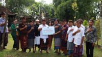 Bupati Tamba menyerahkan hibah kepada FKUB