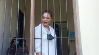 EKA Wiryastuti saat berada di ruang tahanan Pengadilan Tipikor, menjelang sidang dimulai pada Kamis (23/6/2022). Foto: ist EKA Wiryastuti saat berada di ruang tahanan Pengadilan Tipikor, menjelang sidang dimulai pada Kamis (23/6/2022). Foto: ist