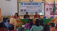 AA Putu Gede Astara (paling kanan) bersama Wayan Murdana, dan I Gusti Ayu Putu Tirtawati, saat rapat MKKS SMP Kota Denpasar di SMP Widya Sakti Denpasar, Selasa (21/6/2022). Foto: ist AA Putu Gede Astara (paling kanan) bersama Wayan Murdana, dan I Gusti Ayu Putu Tirtawati, saat rapat MKKS SMP Kota Denpasar di SMP Widya Sakti Denpasar, Selasa (21/6/2022). Foto: ist