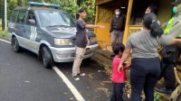 POLISI Saat melakukan olah TKP kejadian curanmor di jalur Desa Gitgit