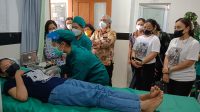 INSPEKTUR Utama BKKBN melakukan kunjungan ke Bidan Yan Mona Fridayanthi, di Jalan Siulan, Desa Kesiman Kertalangu, Denpasar Timur, Rabu (15/6/2022). Foto: ist INSPEKTUR Utama BKKBN melakukan kunjungan ke Bidan Yan Mona Fridayanthi, di Jalan Siulan, Desa Kesiman Kertalangu, Denpasar Timur, Rabu (15/6/2022). Foto: ist