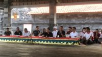 Suasana rapat penataan Pantai Canggu yang berlangsung di di Wantilan Pura Batu Bolong, Canggu