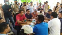 PULUHAN organisasi kecam orator aksi ujaran kebencian Gubernur NTB ke Polda NTB, Rabu (16/6/2022). Foto: rul PULUHAN organisasi kecam orator aksi ujaran kebencian Gubernur NTB ke Polda NTB, Rabu (16/6/2022). Foto: rul