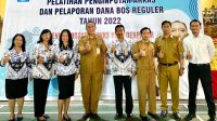 KADISDIKPORA AA Gede Wiratama foto bersama Ketua MKKS SMP Wayan Murdana; didampingi pengurus I Gusti Ayu Putu Tirtawati, Ni Nyoman Serayawati, dan Gusti Agung Ayu Made Seni Wati. Foto: ist KADISDIKPORA AA Gede Wiratama foto bersama Ketua MKKS SMP Wayan Murdana; didampingi pengurus I Gusti Ayu Putu Tirtawati, Ni Nyoman Serayawati, dan Gusti Agung Ayu Made Seni Wati. Foto: ist