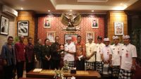 BUPATI Tabanan, I Komang Gede Sanjaya, saat menerima audiensi jajaran KPU Tabanan, Jumat (1/7/2022). Foto: ist BUPATI Tabanan, I Komang Gede Sanjaya, saat menerima audiensi jajaran KPU Tabanan, Jumat (1/7/2022). Foto: ist