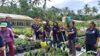 PENGUNJUNG Kafe Kebun di Desa Penglipuran, Bangli, tidak hanya menikmati hidangan juga dimanjakan dengan berbagai jenis tanaman hias. Foto: ist PENGUNJUNG Kafe Kebun di Desa Penglipuran, Bangli, tidak hanya menikmati hidangan juga dimanjakan dengan berbagai jenis tanaman hias. Foto: ist