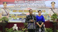 KAPOLRES Klungkung yang baru, AKBP I Nengah Sudiarta, memberi sambutan di acara pisah-sambut di Gedung Aula Jalaga Dharma Pandhapa Polres Klungkung, Sabtu (9/7/2022) malam. Foto: ist KAPOLRES Klungkung yang baru, AKBP I Nengah Sudiarta, memberi sambutan di acara pisah-sambut di Gedung Aula Jalaga Dharma Pandhapa Polres Klungkung, Sabtu (9/7/2022) malam. Foto: ist