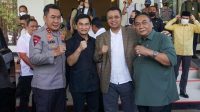 KETUA Komisi III DPR RI, Bambang Wuryanto alias Bambang Pacul (kanan); saat bersama Gubernur NTB, Zulkieflimansyah, Kapolda NTB dan para anggota Komisi III lainnya saat di Bandara Lombok. Foto: rul KETUA Komisi III DPR RI, Bambang Wuryanto alias Bambang Pacul (kanan); saat bersama Gubernur NTB, Zulkieflimansyah, Kapolda NTB dan para anggota Komisi III lainnya saat di Bandara Lombok. Foto: rul