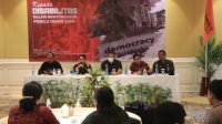 KETUT Ariyani (dua kiri depan) memaparkan materi terkait pentingnya kaum difabel ikut mengawasi proses kontestasi politik saat Pemilu 2024, Selasa (12/7/2022). Foto: ist KETUT Ariyani (dua kiri depan) memaparkan materi terkait pentingnya kaum difabel ikut mengawasi proses kontestasi politik saat Pemilu 2024, Selasa (12/7/2022). Foto: ist