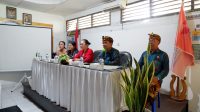KETUT Ariyani (tengah) saat memberi pengarahan kepada jajaran Bawaslu Jembrana untuk memahami regulasi pengawasan tahapan Pemilu dan Pilkada 2024. Foto: ist KETUT Ariyani (tengah) saat memberi pengarahan kepada jajaran Bawaslu Jembrana untuk memahami regulasi pengawasan tahapan Pemilu dan Pilkada 2024. Foto: ist
