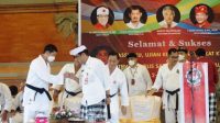 BUPATI Tabanan, I Komang Gede Sanjaya, ketika membuka gashuku (latihan fisik dan mental menjelang pra-ujian sabuk hitam) Karate KKI se-Bali, di Gedung Kesenian I Ketut Maria Tabanan, Sabtu (2/7/2022). Foto: ist BUPATI Tabanan, I Komang Gede Sanjaya, ketika membuka gashuku (latihan fisik dan mental menjelang pra-ujian sabuk hitam) Karate KKI se-Bali, di Gedung Kesenian I Ketut Maria Tabanan, Sabtu (2/7/2022). Foto: ist