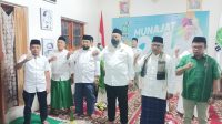 KETUA DPW PKB NTB, Lalu Hadrian Irfani (tengah), bersama pengurus dan fungsionaris DPW PKB menyatakan komitmen untuk bisa meraih hasil maksimal pada Pemilu 2024. Foto: ist KETUA DPW PKB NTB, Lalu Hadrian Irfani (tengah), bersama pengurus dan fungsionaris DPW PKB menyatakan komitmen untuk bisa meraih hasil maksimal pada Pemilu 2024. Foto: ist
